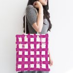 Lacivert Zeminde Geometrik Kare Motifli Kumaş Plaj Çantası Realhomes