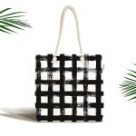 - Canta-5236siyah - Realhomes Siyah Zeminde Geometrik Kare Motifli Kumaş Plaj Çantası Realhomes
