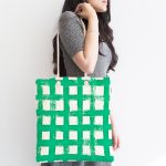 - Canta-5236yesil-1 - Realhomes Yeşil Zeminde Geometrik Kare Motifli Kumaş Plaj Çantası Realhomes