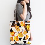 - Canta-5248-1 - Realhomes Geometrik Çizimler Üzerinde Gold Çiçek Desenli Kumaş Plaj Çantası Realhomes