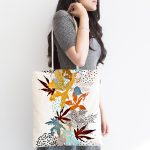- Canta-5255-1 - Realhomes Beyaz Zeminde Mavi Ve Turuncu Yaprak Desenli Kumaş Plaj Çantası Realhomes