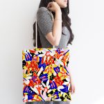 - Canta-5294-1 - Realhomes Siyah Zeminde Soyut Geometrik Çizimli Kumaş Plaj Çantası Realhomes