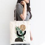 Beyaz Zemin Üzerinde Soyut Yaprak Çizimli Kumaş Plaj Çantası Realhomes