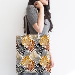 - Canta-5351-1 - Realhomes Renkli Yapraklar Üzerinde Nokta Tasarımlı Kumaş Plaj Çantası Realhomes