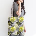 - Canta-5358-1 - Realhomes Sarı Yapraklar Üzerinde Nokta Tasarımlı Kumaş Plaj Çantası Realhomes