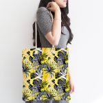 Sarı Zemin Üzerinde Beyaz Ve Gri Yaprak Motifli Kumaş Plaj Çantası Realhomes