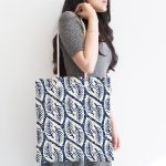 Lacivert Zeminde Beyaz Yapraklı Kumaş Plaj Çantası Realhomes