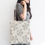 Kot Zeminli Yıldız Motifli Dekoratif Dijital Baskılı Kumaş Plaj Çantası Realhomes