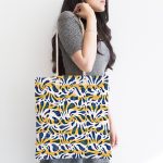 - Canta-5391-1 - Realhomes Gri Zeminde Dalgalı Çizgiler Üzerinde Damla Motifli Kumaş Plaj Çantası Realhomes