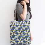 - Canta-5394-1 - Realhomes Kahverengi Çizgiler Üzerinde Soyut Çizimli Dijital Baskılı Kumaş Plaj Çantası Realhomes