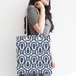 - Canta-5399-1 - Realhomes Realhomes Lacivert Kot Zeminde Soyut Çizimler Dijital Baskılı Kumaş Plaj Çantası Realhomes