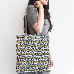 Gri Zemin Üzerinde Lacivert Yazı Motifli Kumaş Plaj Çantası Realhomes