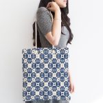 - Canta-5402-1 - Realhomes Gri Zemin Üzerinde Lacivert Soyut Dijital Baskılı Kumaş Plaj Çantası Realhomes