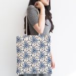 - Canta-5403-1 - Realhomes Gri Zeminde Geometrik Çiçek Motifli Kumaş Plaj Çantası Realhomes