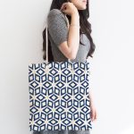 - Canta-5413-1 - Realhomes Kot Gri Zemin Üzerinde Geometrik Çizimler Özel Tasarım Kumaş Plaj Çantası Realhomes