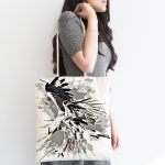 - Canta-5429-1 - Realhomes Beyaz Zemin Üzerinde Kartal JK Motifli Kumaş Plaj Çantası Realhomes