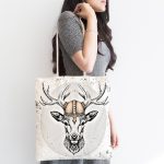 - Canta-5441-1 - Realhomes Beyaz Zeminde Alageyik Motifli Modern Kumaş Plaj Çantası Realhomes