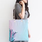 - Canta-5517-1 - Realhomes Toz Mavisi Zeminli Tropik Yapraklı Özel Tasarım Dijital Baskılı Kumaş Plaj Çantası Realhomes