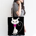 - Canta-5608-1 - Realhomes Siyah Zeminde Sevimli Beyaz Kedicik Özel Tasarımlı Kumaş Plaj Çantası Realhomes