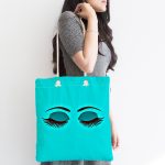 - Canta-564-1 - Realhomes Turkuaz Zeminde Kirpik Motifli Kumaş Plaj Çantası Realhomes