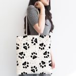 - Canta-5669-1 - Realhomes Köpek Ayak İzi Desenli Dijital Baskılı Kumaş Plaj Çantası Realhomes