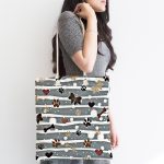 - Canta-5735-1 - Realhomes Gri Çizgili Zeminde Pati İzli Dijital Baskılı Kumaş Plaj Çantası Realhomes