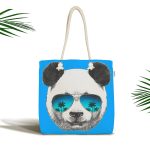 - Canta-5737 - Realhomes Mavi Zeminde Gözlüklü Cool Panda Motifli Kumaş Plaj Çantası Realhomes