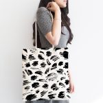 Beyaz Zeminde Anlamsız Çizgiler Motifli Kumaş Plaj Çantası Realhomes