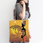 - Canta-5824-1 - Realhomes Gün Batımında Ağaç Zeminli Afrika Kadın Motifli Kumaş Plaj Çantası Realhomes