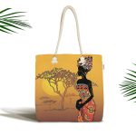 - Canta-5824 - Realhomes Gün Batımında Ağaç Zeminli Afrika Kadın Motifli Kumaş Plaj Çantası Realhomes