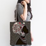 - Canta-5825-1 - Realhomes Gri Zemin Desenli Siyahi Kadın Motifli Kumaş Plaj Çantası Realhomes