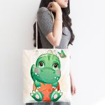 - Canta-6622-1 - Realhomes Sevimli Yeşil Yavru Dinozor Çocuk Odası Dijital Baskılı Kumaş Plaj Çantası Realhomes