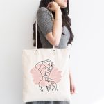 Beyaz Zeminde Bayan Desenli Dijital Baskılı Kumaş Plaj Çantası Realhomes