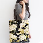 - Canta-7096-1 - Realhomes Siyah Zeminli Gold Detaylı Gül Yaprakları Dijital Baskılı Kumaş Plaj Çantası Realhomes