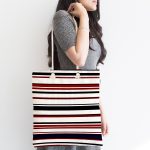 Beyaz Zeminde Renkli Çizgi Detaylı Dijital Baskılı Kumaş Plaj Çantası Realhomes