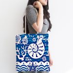- Canta-7111-1 - Realhomes Mavi Zeminli Deniz Feneri Desenli Dijital Baskılı Kumaş Plaj Çantası Realhomes