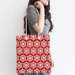 Kırmızı Zemin Üzerinde Beyaz Kar tanesi Desenli Dijital Baskılı Kumaş Plaj Çantası Realhomes