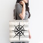 - Canta-7202-1 - Realhomes Gri Beyaz Zeminde Pusula Desenli Dijital Baskılı Kumaş Plaj Çantası Realhomes