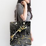 Siyah Zeminde Gold Renkli Çizim Desenli Dijital Baskılı Kumaş Plaj Çantası Realhomes