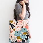 - Canta-7253-1 - Realhomes Pudra Zemin Üzerinde Onedraw Çizimli Yaprak Desenli Dijital Baskılı Kumaş Plaj Çantası Realhomes