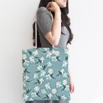 - Canta-7254-1 - Realhomes  Renkli Zemin Üzerinde Renkli Papatya Desenli Dijital Baskılı Kumaş Plaj Çantası Realhomes