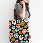 - Canta-7255-1 - Realhomes Siyah Zemin Üzerinde Rengarenk Çiçek Desenli Dijital Baskılı Kumaş Plaj Çantası Realhomes