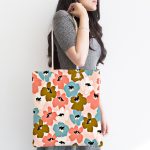 - Canta-7262-1 - Realhomes Pudra Zeminde Onedraw Çizimli Rengarenk Çiçek Desenli Dijital Baskılı Kumaş Plaj Çantası Realhomes