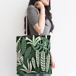 Yeşil Zemin Üzerinde Onedraw Çizimli Yaprak Desenli Dijital Baskılı Kumaş Plaj Çantası Realhomes