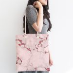 Pudra Zemin Üzerinde Pembe Renkli Çizim Dijital Baskılı Kumaş Plaj Çantası Realhomes