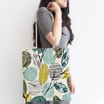 - Canta-7287-1 - Realhomes Beyaz Zemin Üzerinde Yaprak Desenli Dijital Baskılı Kumaş Plaj Çantası Realhomes