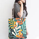 - Canta-7296-1 - Realhomes Renkli Zemin Üzerinde Onedraw Çizimli Yaprak Motifli Dijital Baskılı Kumaş Plaj Çantası Realhomes