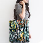- Canta-7299-1 - Realhomes Siyah Zemin Üzerinde Yaprak Desenli Dijital Baskılı Kumaş Plaj Çantası Realhomes