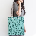 Renkli Zemin Üzerinde Siyah Puantiye Desenli Dijital Baskılı Kumaş Plaj Çantası Realhomes