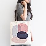 - Canta-7436-1 - Realhomes Beyaz Zeminde Renkli Oval Desenli Dijital Baskılı Kumaş Plaj Çantası Realhomes